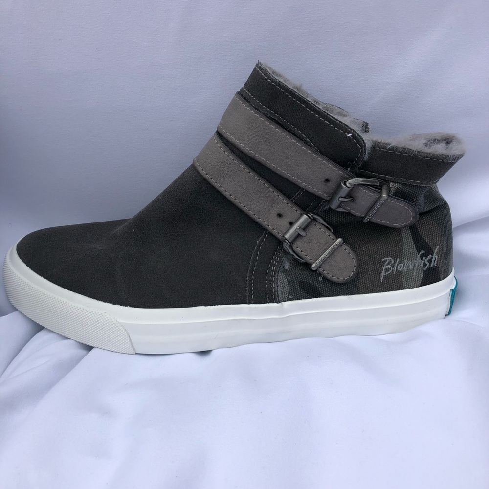 Blowfish tennis shoes new without tags